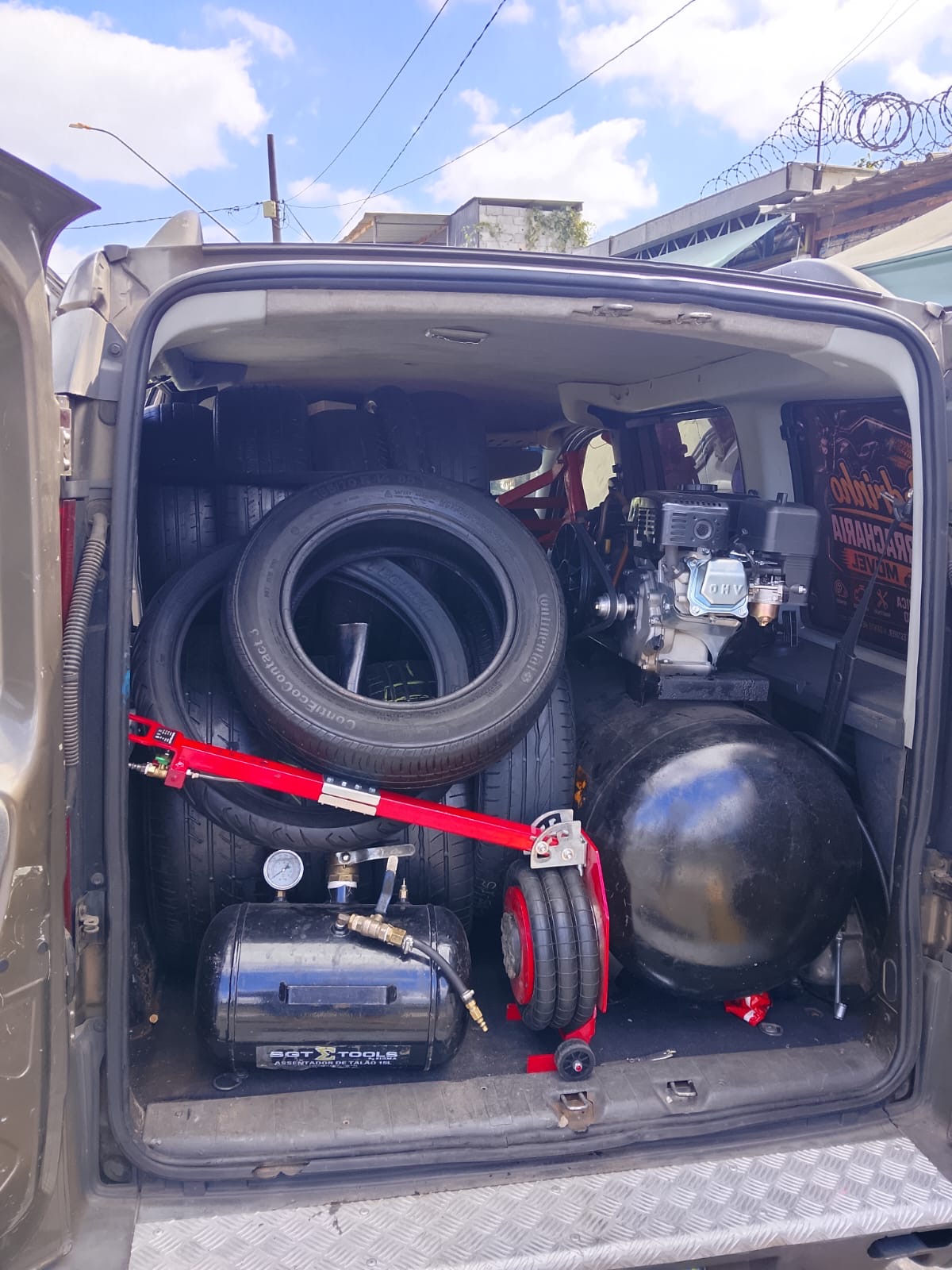 Equipamentos da van de borracharia